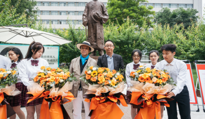 西北高等教育奠基人、中国现代医学先驱徐诵明雕像在乐动平台·（中国）官方网站落成